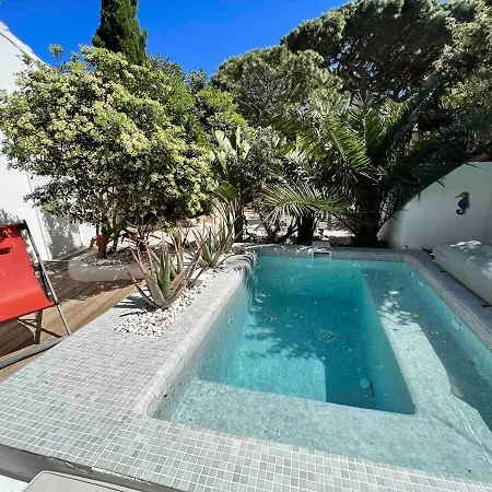 La Capte 4-6 Person With Garden And Pool